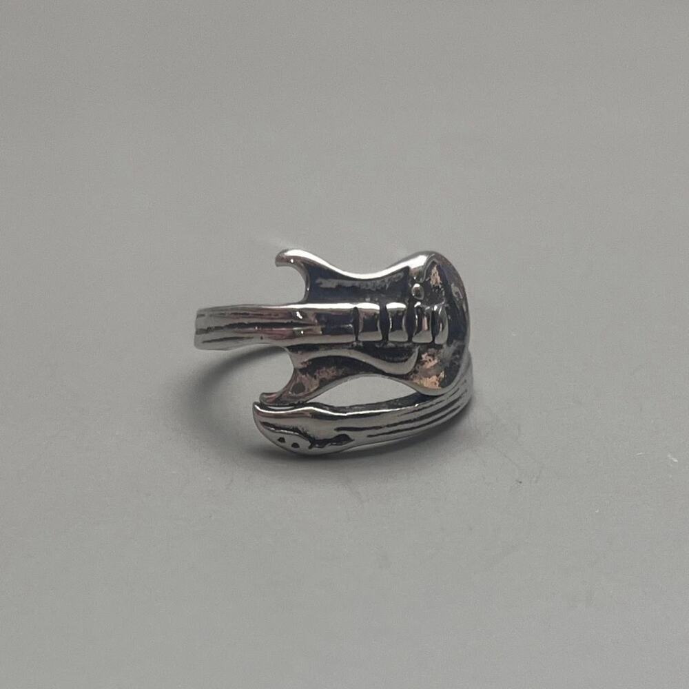 Y2K Vintage Wrapped Guitar Ring – Silver Tone, Size 8, Unisex, Brand New